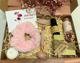 Milla Rose Quartz Gift Box - Rose Quartz Face Roller- Handmade Olive Oil Soap